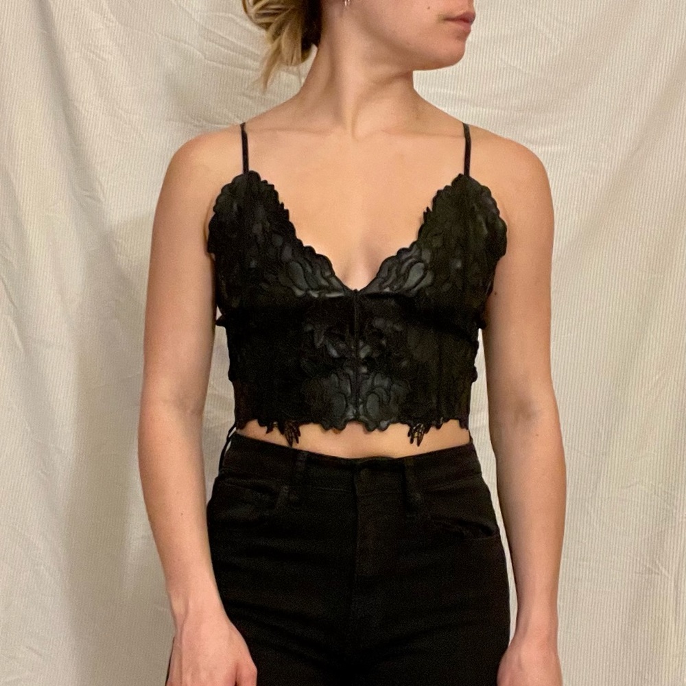 Black cropped tank top